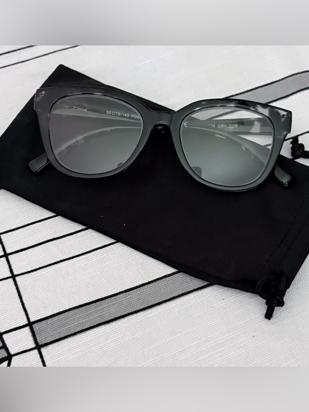 Betsey Johnson Reading Glasses +2.00 Grey Tortoise